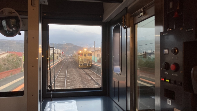 鉄道乗車記録の写真:車窓・風景(4)        「或る列車とすれ違った」