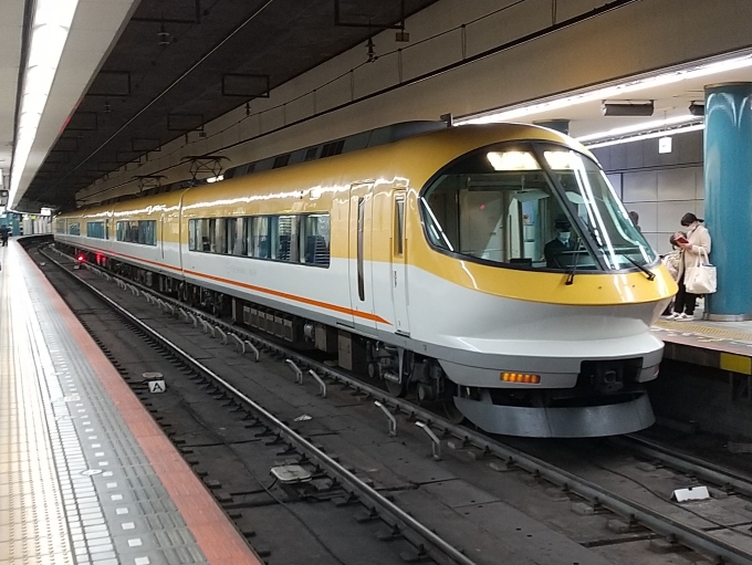 鉄道乗車記録の写真:列車・車両の様子(未乗車)(2)        「奈良行きの伊勢志摩ライナーです。」