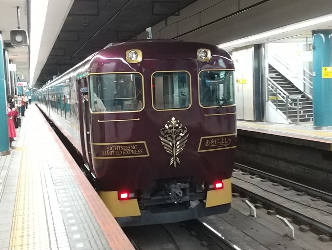 鉄道乗車記録の写真:列車・車両の様子(未乗車)(8)        「観光特急のあをによしです。8時30分頃に大阪難波に来ました。」
