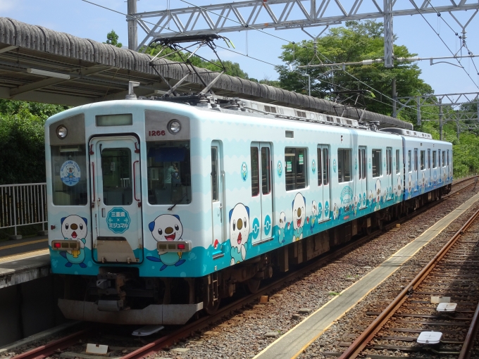 鉄道乗車記録の写真:乗車した列車(外観)(8)        「賢島に着きました。この列車は車掌が乗務しています。」