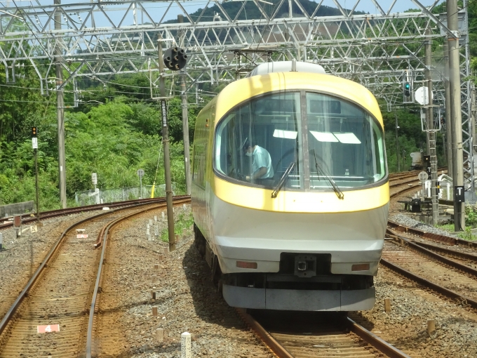 鉄道乗車記録の写真:列車・車両の様子(未乗車)(2)        「白木で運転停車中に、名古屋行きの伊勢志摩ライナーにさらりと抜かれました。」