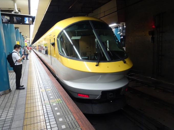 鉄道乗車記録の写真:乗車した列車(外観)(1)        「乗車した伊勢志摩ライナーです。(黄色は偶数編成、赤色は奇数編成です。)」