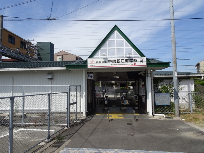 鉄道乗車記録の写真:駅舎・駅施設、様子(2)        「林﨑松江海岸駅の南側駅舎です。」