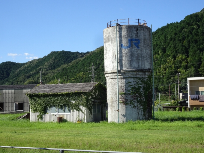 鉄道乗車記録の写真:旅の思い出(5)        「和田山機関区の給水塔です。」