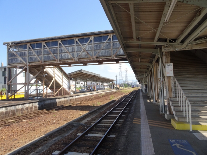 鉄道乗車記録の写真:駅舎・駅施設、様子(3)        「かつては2番線と3番線の間に、中線があったようです。」