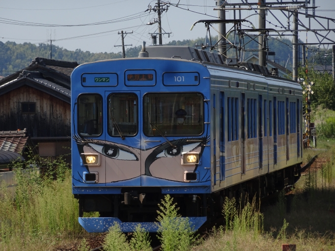 鉄道乗車記録の写真:乗車した列車(外観)(4)        「今度は青い忍者電車です。」