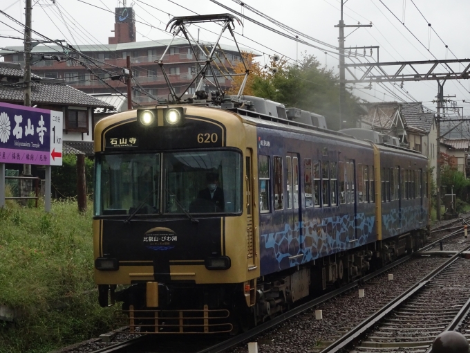 鉄道乗車記録の写真:列車・車両の様子(未乗車)(5)        「比叡山・びわ湖山と水と光の廻廊のラッピング編成です。(先の江若交通のバスと同じラッピングです。)」