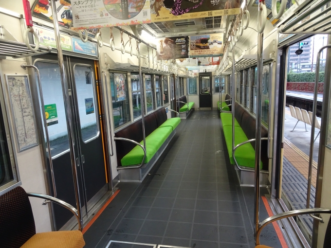 鉄道乗車記録の写真:車内設備、様子(3)        「704＋703編成以外の石山坂本線の車両の内装です。」