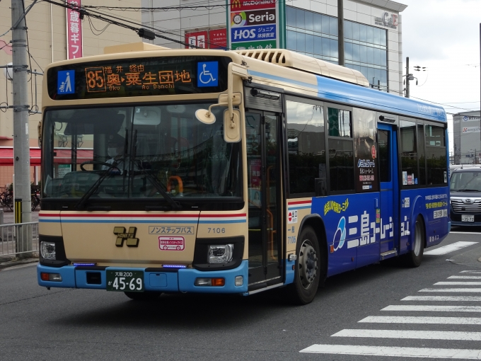 鉄道乗車記録の写真:旅の思い出(6)        「乗車したバスです。(不動産会社のラッピングバスです。@中河原南口)」