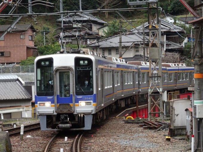 鉄道乗車記録の写真:列車・車両の様子(未乗車)(15)        「高野山からしずしずと下りて来た、橋本行き各停です。」