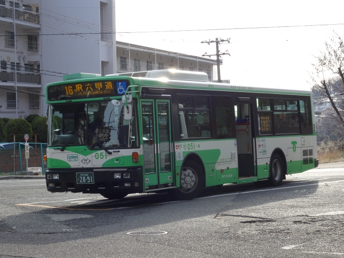 鉄道乗車記録の写真:旅の思い出(1)        「乗車した神戸市営バスです。JR六甲道駅から15分ほどでケーブル下駅に着きました。」