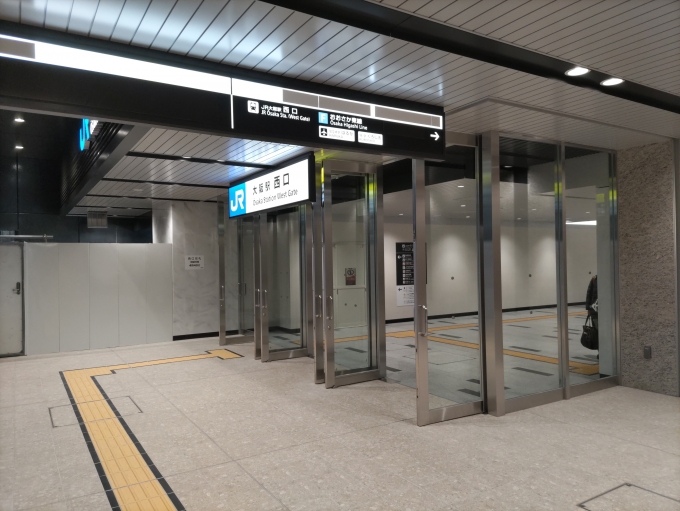 鉄道乗車記録の写真:駅舎・駅施設、様子(1)        「大阪駅の桜橋口の道路を挟んだところにある、大阪駅西口です。」
