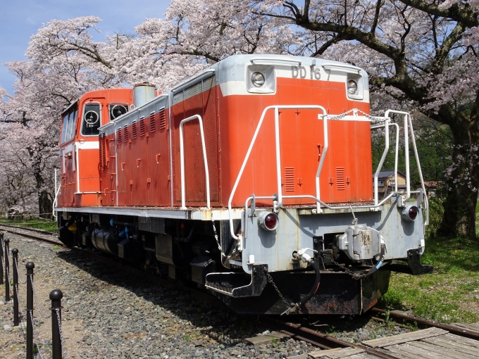 鉄道乗車記録の写真:列車・車両の様子(未乗車)(8)        「若桜駅構内で保存されているDD16の1エンド側です。」