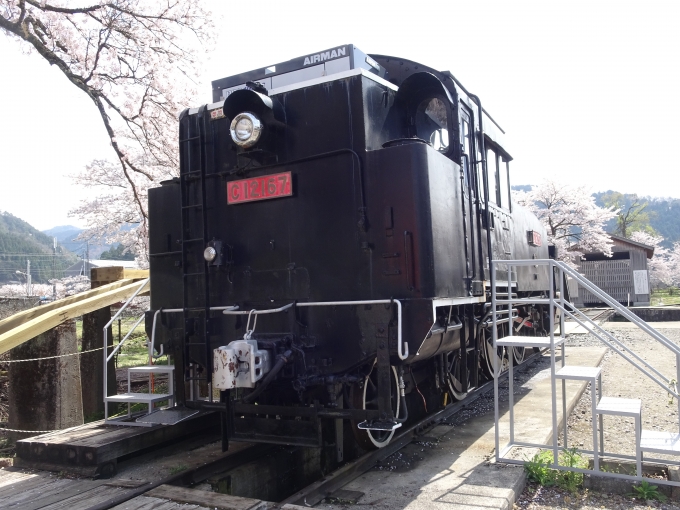 鉄道乗車記録の写真:列車・車両の様子(未乗車)(13)        「C12の後ろ側からです。石炭の代わり空気圧縮機が載っています。」