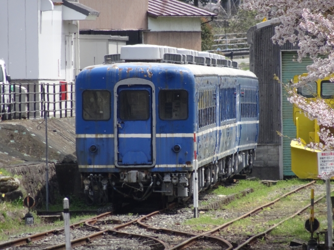 鉄道乗車記録の写真:列車・車両の様子(未乗車)(14)        「若桜駅構内に留置されている12系客車です。観光列車用として使う予定らしいです。」
