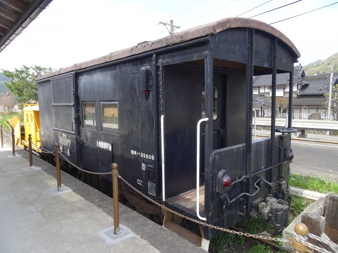 鉄道乗車記録の写真:列車・車両の様子(未乗車)(7)        「｢ワフ35597｣の反対側です。」