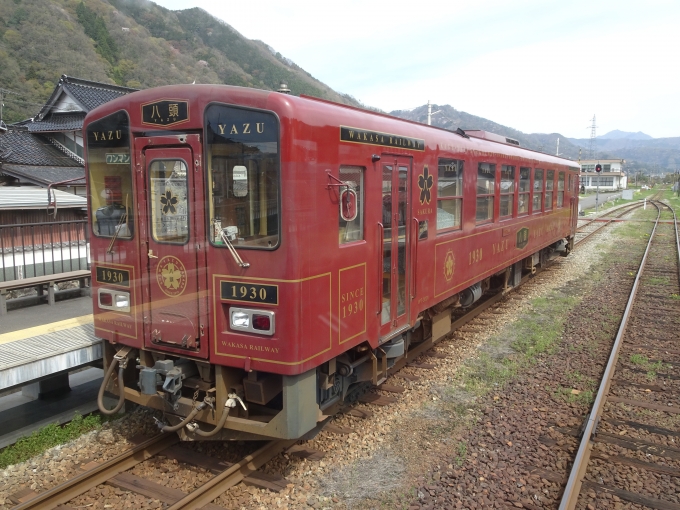 鉄道乗車記録の写真:列車・車両の様子(未乗車)(4)        「八東駅で交換するWT3001です。」