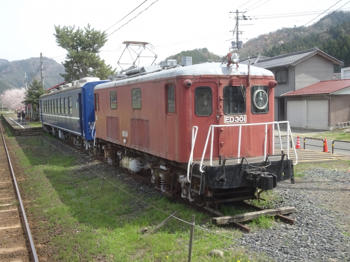 鉄道乗車記録の写真:列車・車両の様子(未乗車)(8)        「こちらも隼駅で展示されている、元北陸鉄道｢ED301｣です。 」
