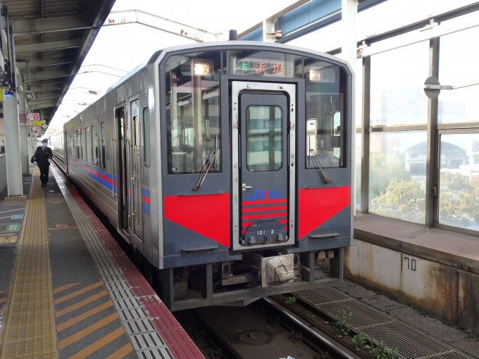 鉄道乗車記録の写真:列車・車両の様子(未乗車)(18)        「キハ121系単行の｢浜坂｣行きです。」