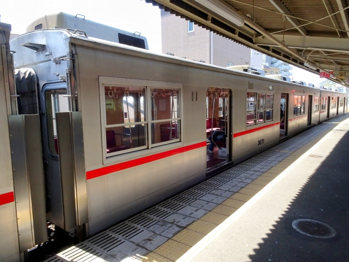 鉄道乗車記録の写真:列車・車両の様子(未乗車)(2)        「先発の｢姫路｣行き普通の中間車で、T車化された｢3071｣です。」