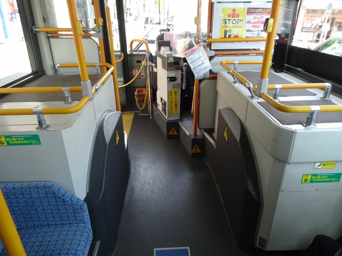 鉄道乗車記録の写真:旅の思い出(12)        「バス会社によっては、ノンステップバスになってからバスファン御用達のヲタシートを廃止するところがあります。(近鉄バス・京阪バス等)」