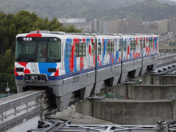 鉄道乗車記録の写真:乗車した列車(外観)(2)        「豊川駅を発車する、2025年大阪万博のラッピング編成です。」