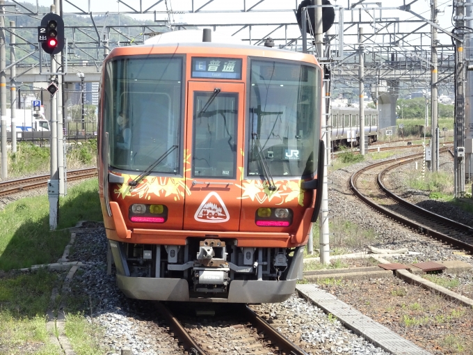 鉄道乗車記録の写真:乗車した列車(外観)(9)        「京都に向けて出発する｢京都｣行き普通列車のR02編成とR53編成です。」