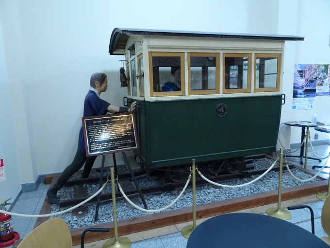 鉄道乗車記録の写真:列車・車両の様子(未乗車)(7)        「トロッコ嵯峨駅で保存展示されている｢人車鉄道｣です。」