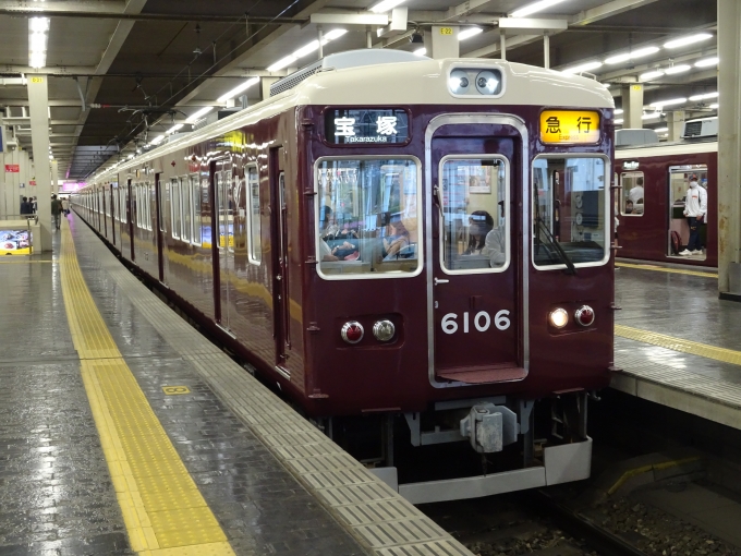 鉄道乗車記録の写真:列車・車両の様子(未乗車)(3)        「宝塚線の急行です。」
