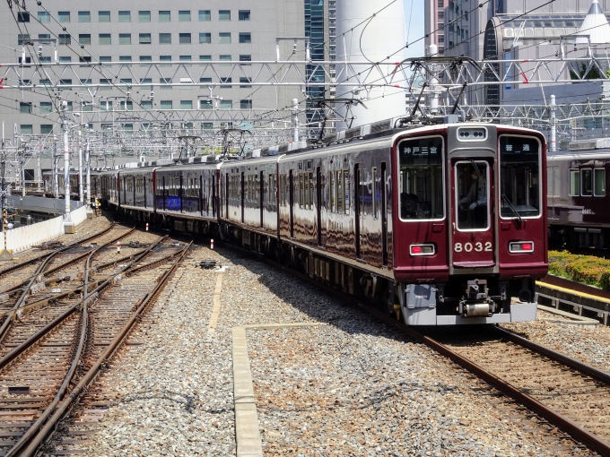 鉄道乗車記録の写真:乗車した列車(外観)(2)        「乗車した編成の大阪梅田側です。」