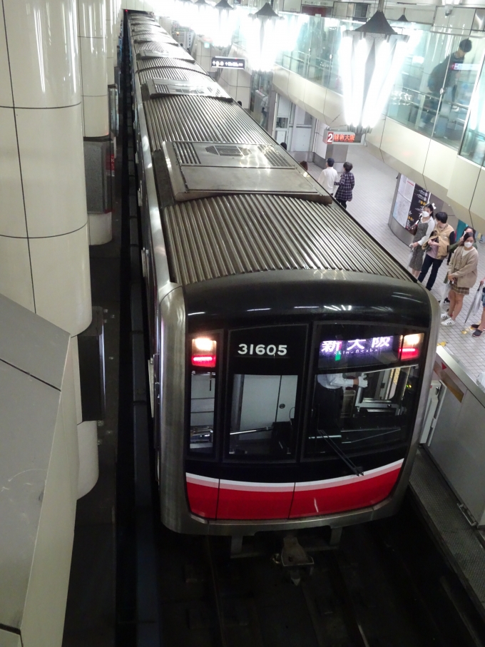 鉄道乗車記録の写真:乗車した列車(外観)(1)        「天王寺駅の西改札の通路の上から撮りました。」