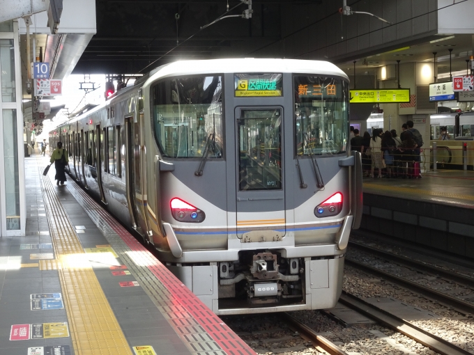 鉄道乗車記録の写真:列車・車両の様子(未乗車)(4)        「1本前の新三田行き区間快速です。こちらは225系4両です。(MY01編成)」