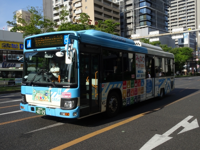 鉄道乗車記録の写真:旅の思い出(5)        「SDGsのロゴの付いた近鉄バスのハイブリッドバスです。」