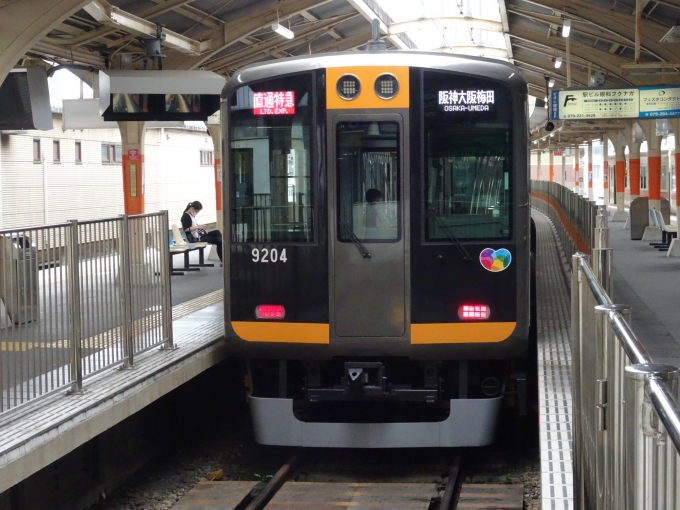 鉄道乗車記録の写真:列車・車両の様子(未乗車)(3)        「阪神9000系の直通特急です。」