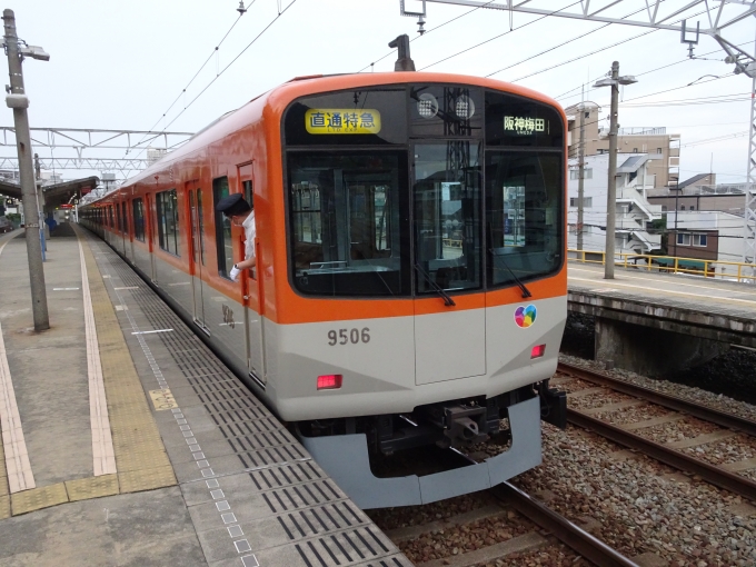 鉄道乗車記録の写真:列車・車両の様子(未乗車)(1)          「阪神9300系の直通特急です。」