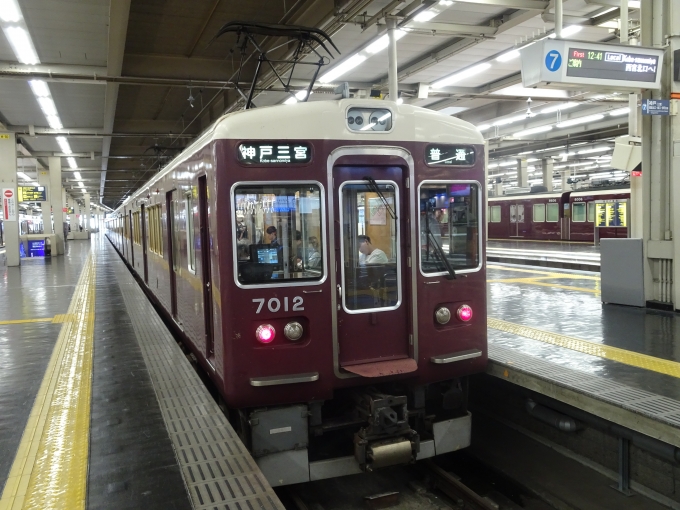 鉄道乗車記録の写真:乗車した列車(外観)(2)        「7012Fの大阪梅田側です。」