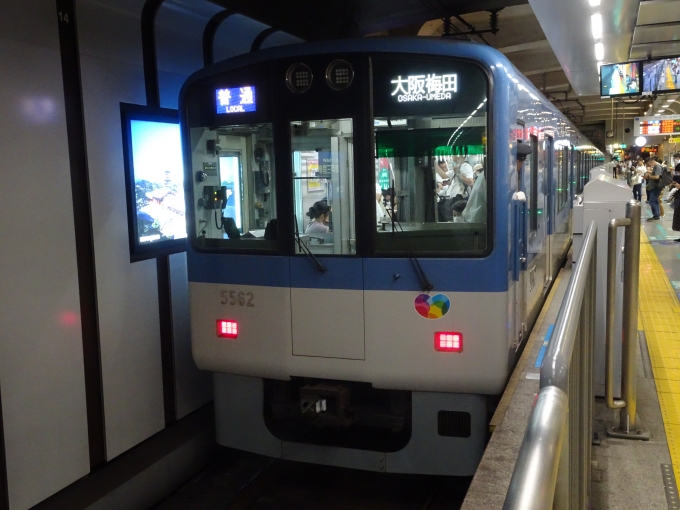鉄道乗車記録の写真:乗車した列車(外観)(2)        「折り返しの大阪梅田行きです。」