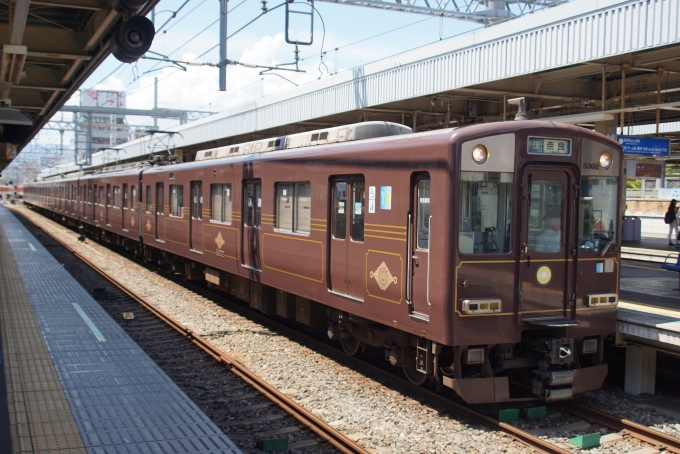 鉄道乗車記録の写真:列車・車両の様子(未乗車)(10)        「奈良電デボ1型塗装の5802F(DH02)です。」