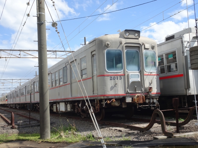 鉄道乗車記録の写真:列車・車両の様子(未乗車)(4)        「日本最初のアルミカーの2012Fです。右隣に写っているのは、こちらも休車中の3071です。」
