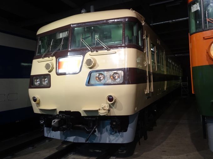 鉄道乗車記録の写真:列車・車両の様子(未乗車)(12)        「クモハ52004(大阪急電色)繋がりでクハ117です。岡山の117系も先日、退役しました。」