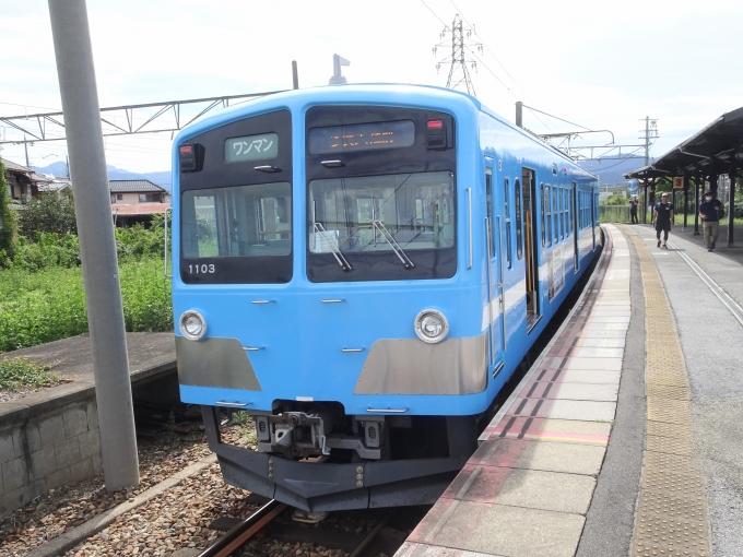 鉄道乗車記録の写真:列車・車両の様子(未乗車)(12)        「｢多賀大社前｣行きの100系です。スノープラウ付きのスカートが付いています。」