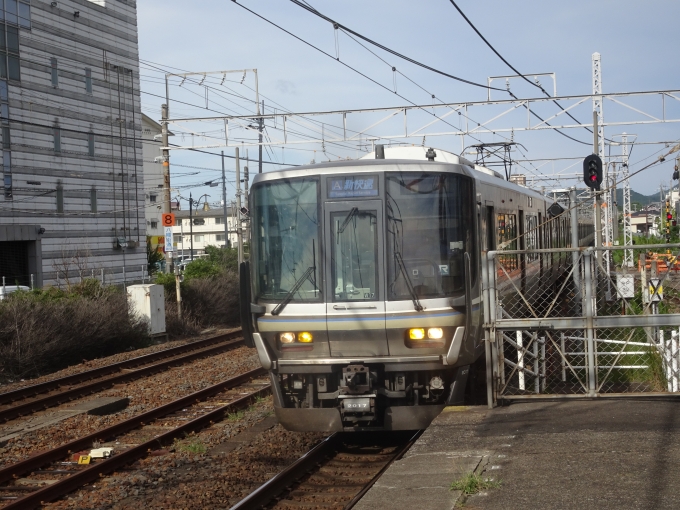 鉄道乗車記録の写真:乗車した列車(外観)(1)          「京阪大津線に乗るべく、先を急ぐので、2度目の新快速です。写真は姫路側のW17編成です。」