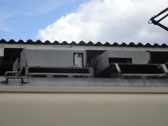鉄道乗車記録の写真:列車・車両の様子(未乗車)(7)        「3009の姫路側の屋上に付いている、この機器箱は一体何でしょう？(何らかの計測機器と思われます。架線とか電気とか。)」