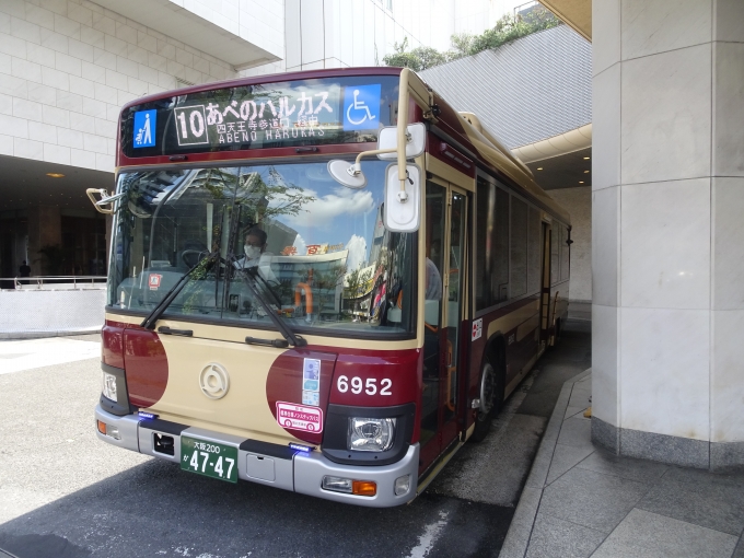 鉄道乗車記録の写真:旅の思い出(8)        「このバスに乗って大阪阿部野橋駅まで移動です。」