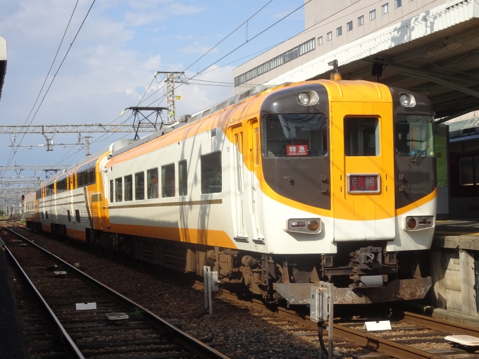 鉄道乗車記録の写真:乗車した列車(外観)(6)        「これが当方の乗車した｢VISTA EX｣(V09)です。」