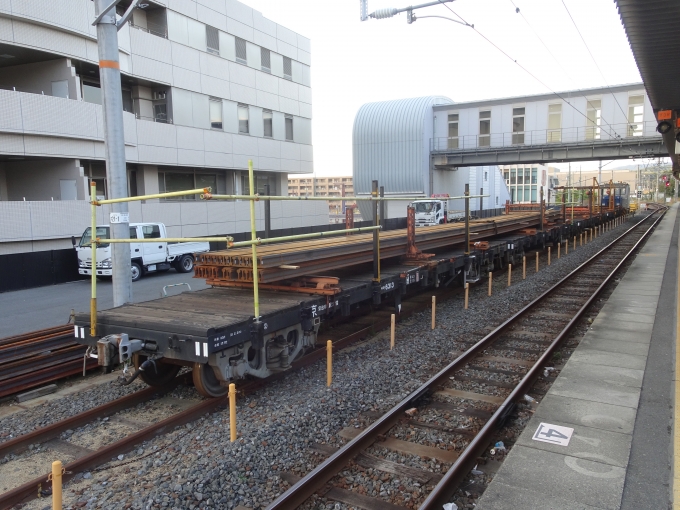 鉄道乗車記録の写真:列車・車両の様子(未乗車)(1)        「レールを積んだ状態でチキが留置されています。」