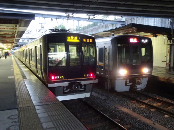 鉄道乗車記録の写真:乗車した列車(外観)(3)        「松井山手に着きました。」