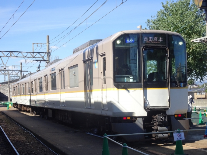 鉄道乗車記録の写真:列車・車両の様子(未乗車)(25)        「車掌体験で使われている、9027F(EE27)です。行先が｢西田原本｣になっています。」