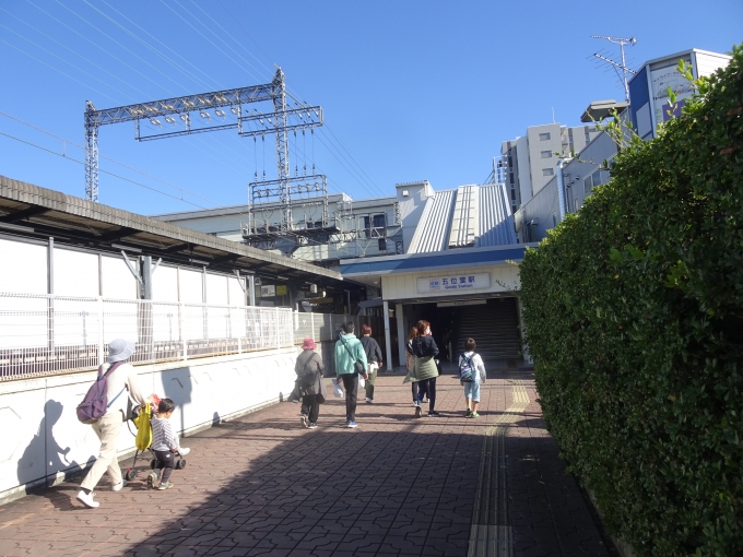 鉄道乗車記録の写真:駅舎・駅施設、様子(7)        「五位堂駅の南口です。」