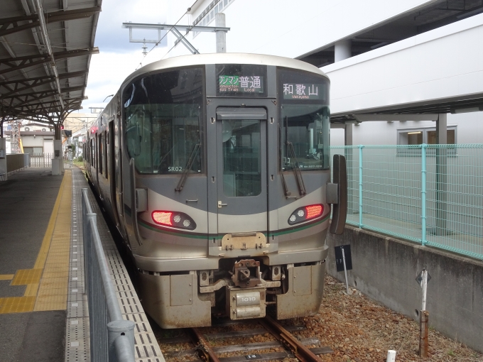 鉄道乗車記録の写真:乗車した列車(外観)(1)        「当方が到着して10分後に来ましたので、これに乗って和歌山駅に向かいます。」